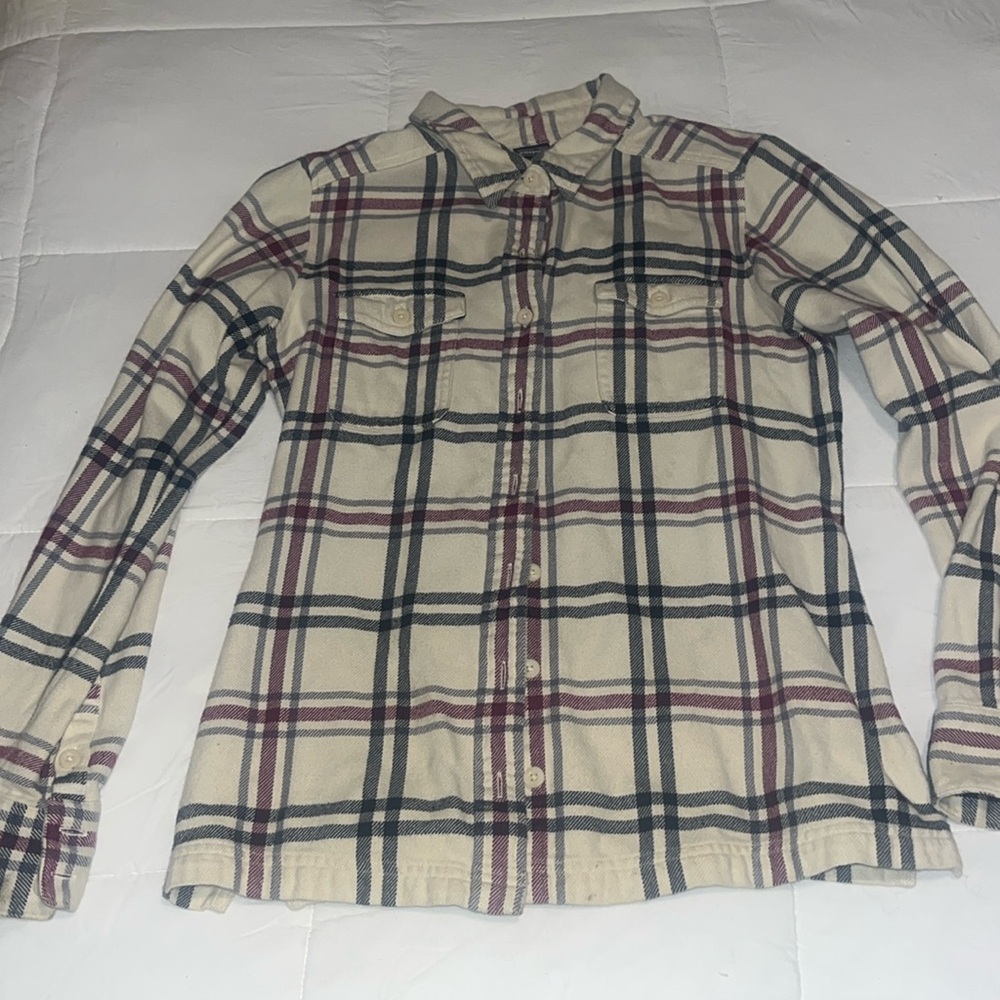 Patagonia  women’s flannel shirt size 4 EUC one small spot see photos.
